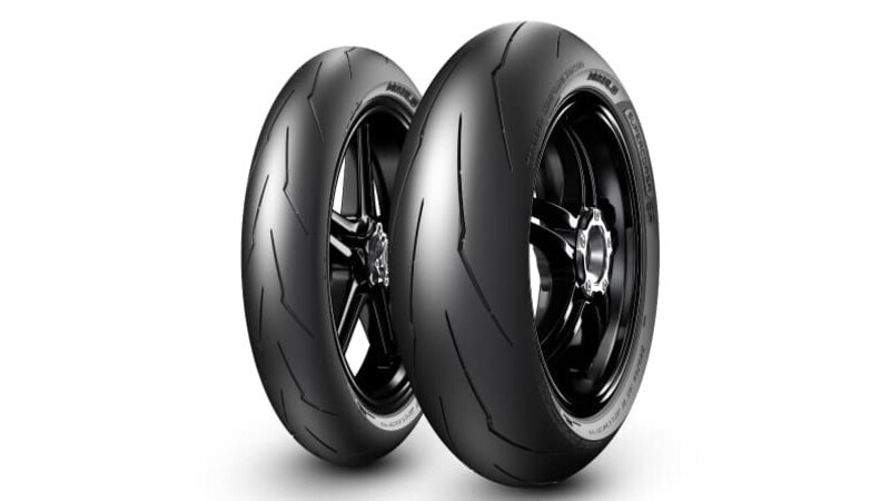 Train de pneus PIRELLI SUPERCORSA V2 (120/70ZR17 SC1+200/55ZR17 SC2)